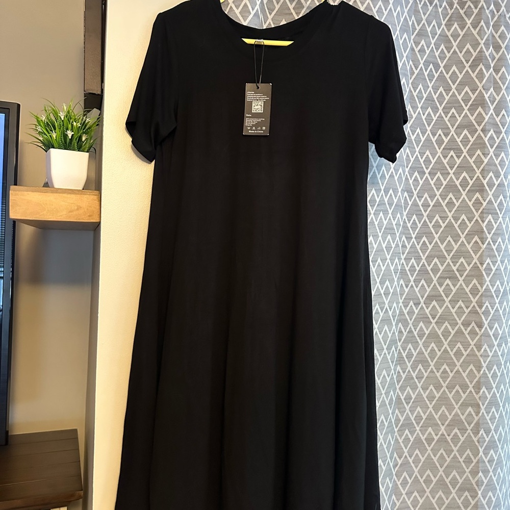 Elegant Black Midi Dress